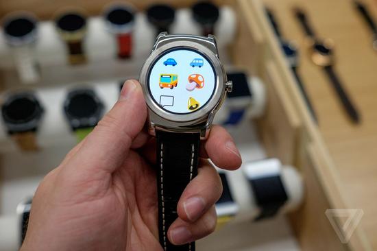 谷歌搶在蘋果手表開售前升級Android Wear