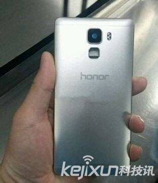 華為榮耀7真機諜照曝光 或采用指紋識別技術