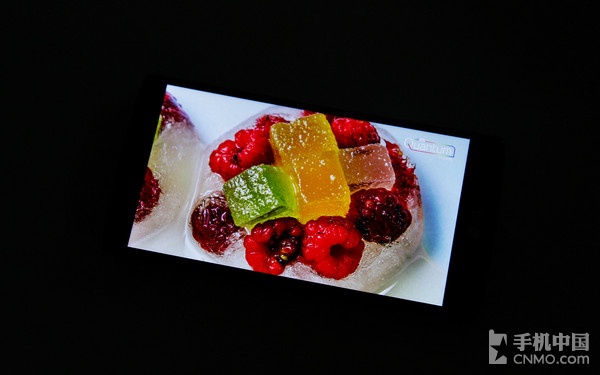 表現(xiàn)搶眼的QUAD HD IPS屏_LG G4第3張圖