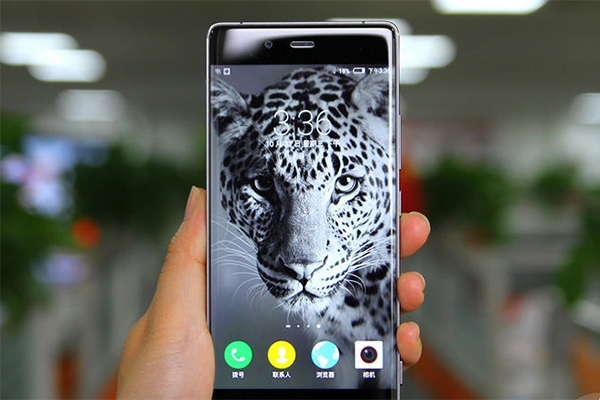 時尚主流設計 金屬框與雙鏡面手機精選