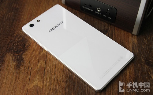 獨(dú)特的外觀設(shè)計(jì)_三星G9200第2張圖