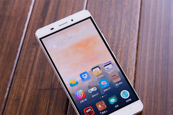 OPPO R7領(lǐng)銜 不再抱墻之快充手機盤點