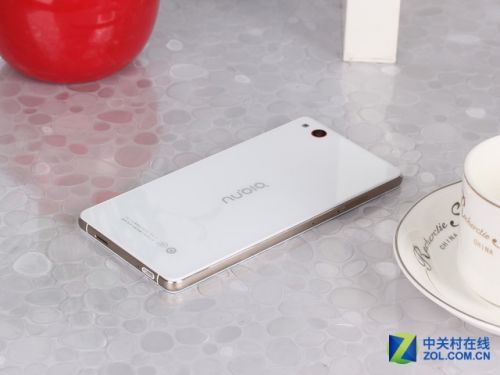 全金屬還是雙玻璃 八大時尚智能機推薦