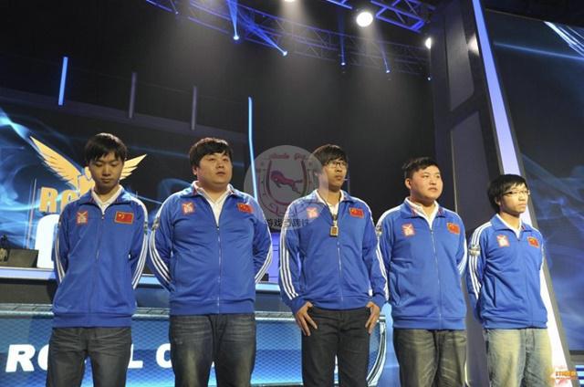 LOL選手UZI要被OMG捆綁3年！最美好的電競生涯或將浪費