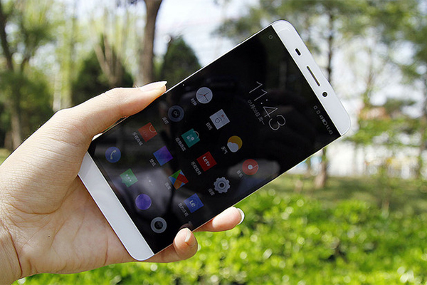 前浪被拍沙灘上 盤點手機圈里的新生代