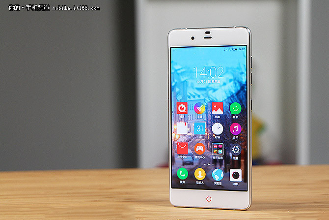 超薄全網(wǎng)通 努比亞My布拉格2499元首發(fā)