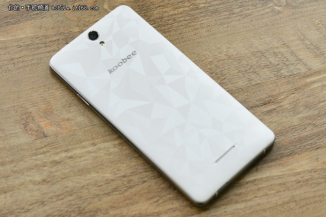 外觀:入門級(jí)也有高顏值酷比S3