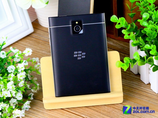 多彩配色黑莓機(jī) 黑莓Passport報(bào)低價(jià)