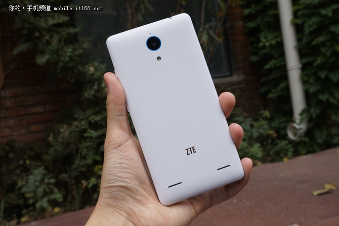 大屏4G全網通 中興V5 Max全網最低799元