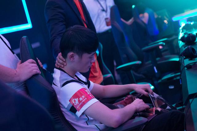 LOL分析OMG失敗的原因：教練和管理層必須背鍋！