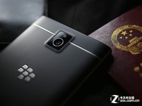 酷似護照的手機 港黑莓Passport迫近3K 