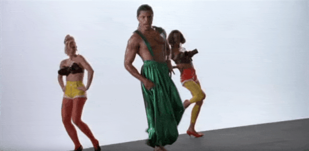 褲襠手榴彈弱爆了：男子褲襠藏PS4盜竊被抓