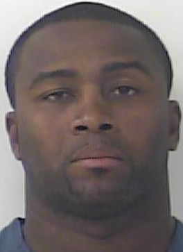 褲襠手榴彈弱爆了：男子褲襠藏PS4盜竊被抓