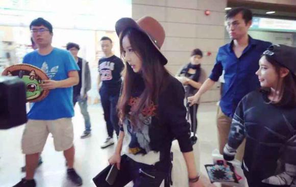 樸妮嘜首秀彈幕爆炸 十分鐘20萬人圍觀