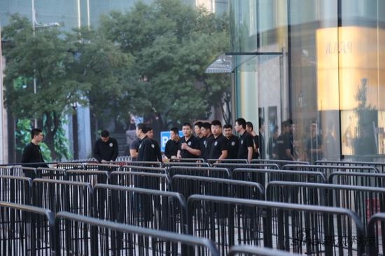 路透:業(yè)內都在盯著買6S的隊能排多長