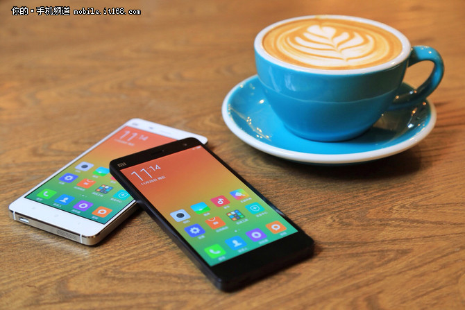 不銹鋼機身+4G網絡 小米4售價1499元