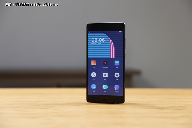 HTC One M9+是HTC在今年上半年針對大陸市場特別推出了旗艦機型，相比于M9，HTC One M9+加入了指紋識別功能，并且采用了更大尺寸的2K分辨率屏幕。同時也延續了HTC One M8經典的全金屬一體成型機身以及后置雙攝像頭?，F在我們發現這款上市價格高達4999元的手機直降兩千五，在國美在線僅售2489元!有打算購入M9+的小伙伴一定要抓住這次機會哦!