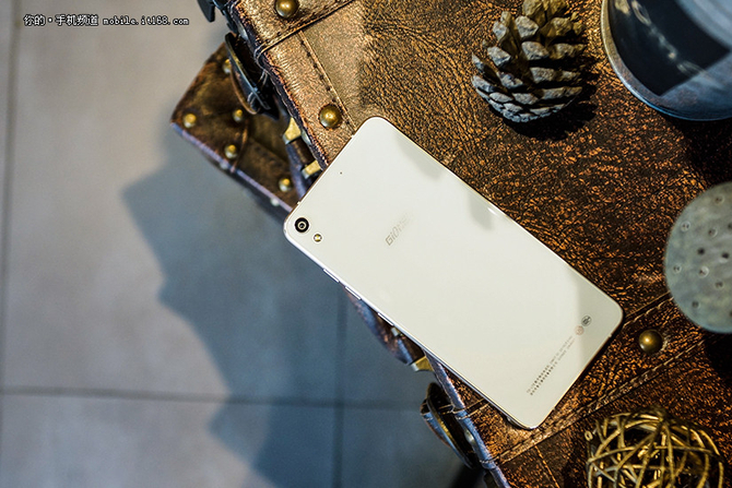 雙2.5D玻璃還超輕薄 金立S5.1Pro售1999