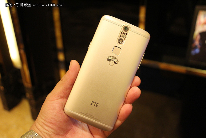 20點開搶 中興AXON天機mini僅售1111元