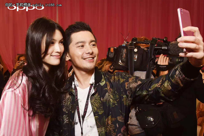 OPPO R7s玫瑰金亮相維秘 1111正式開售