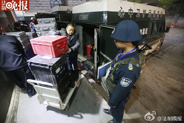 新版人民幣出庫實拍！43輛特種車排隊取運