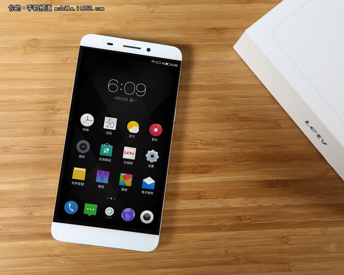 延續雙11優惠 樂視手機1底價現貨999元