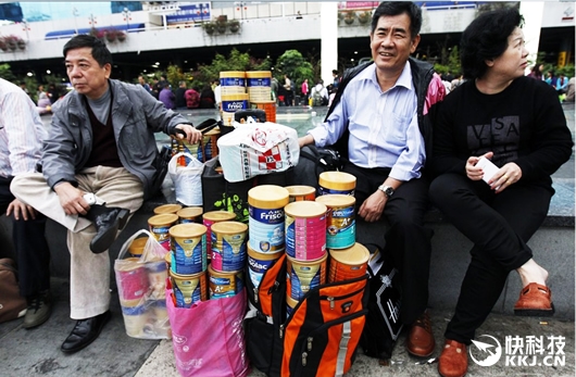 國產奶粉不輸進口:國人依然瘋搶洋奶粉