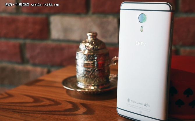 最便宜的驍龍810手機 樂1Pro僅售1570元