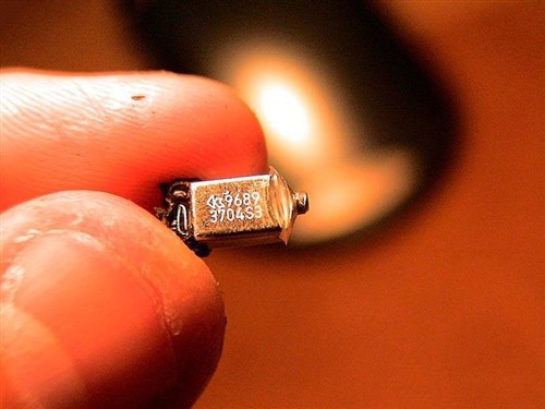 除了動次打次,什么才是選耳機(jī)正確的姿勢?