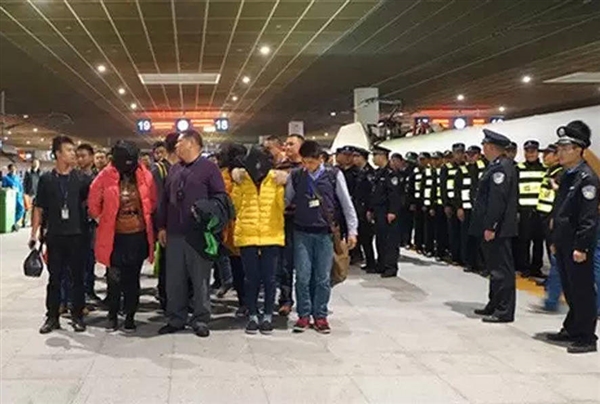 深圳警方破獲特大電信詐騙案:抓了一車廂騙子