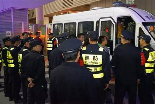 深圳警方破獲特大電信詐騙案:抓了一車廂騙子