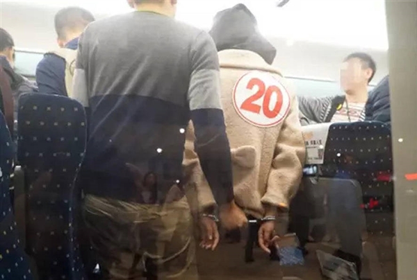 深圳警方破獲特大電信詐騙案:抓了一車廂騙子