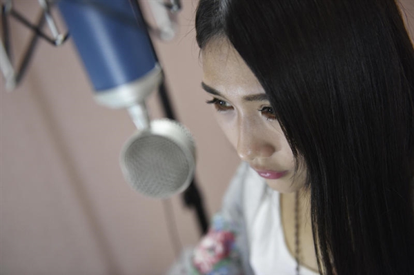 探訪美女主播“生產(chǎn)線” 每月營收超50萬