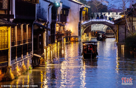 浙江省桐鄉市烏鎮西柵景區百年好合館，牌匾上寫著“厚德載福”四個字。(圖片作者：王子瑞)