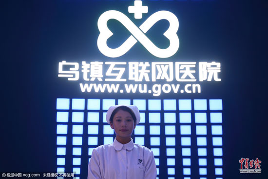 通過連接全國1500多家重點醫院的掛號網站，可以為病人提供專業便捷的服務，實現醫療O2O模式。在掛號網上，平臺連接醫生和病人，在線上，病人完成掛號、預診，根據病情，再找到“對口”的醫生，到線下進行面診，接著將檢查檢驗、診斷結果傳回到線上，最后由線上完成復診。(圖片作者：沈志成)