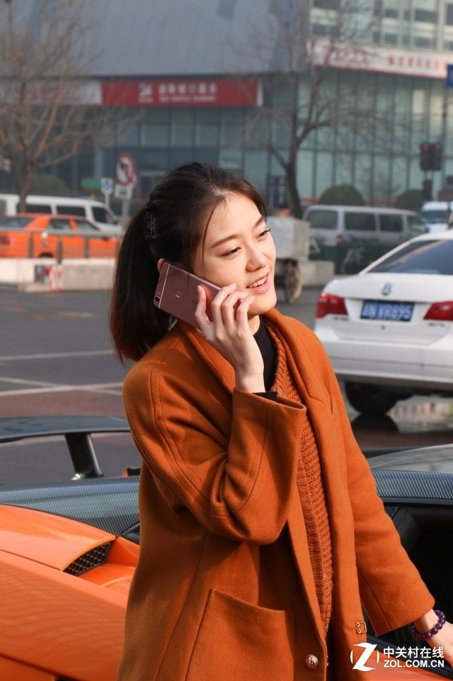 夠快!蘭博基尼載美女送vivo X6Plus