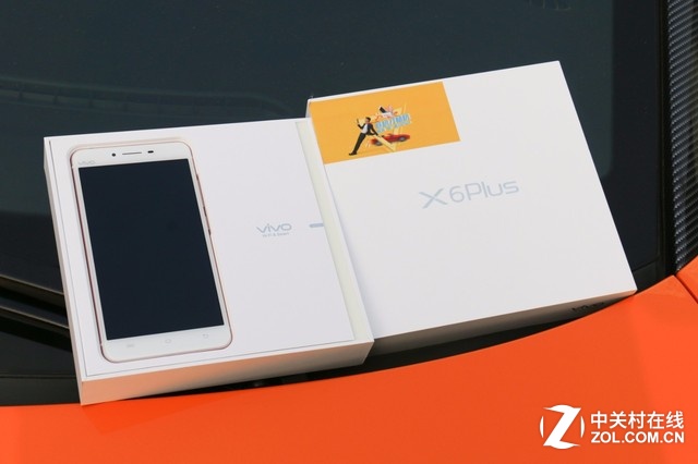 夠快!蘭博基尼載美女送vivo X6Plus