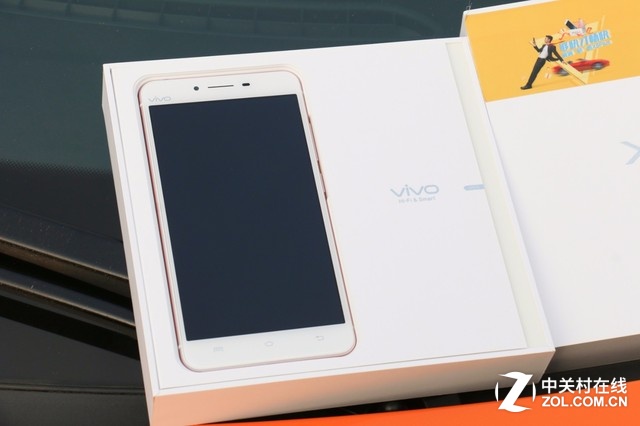 夠快!蘭博基尼載美女送vivo X6Plus