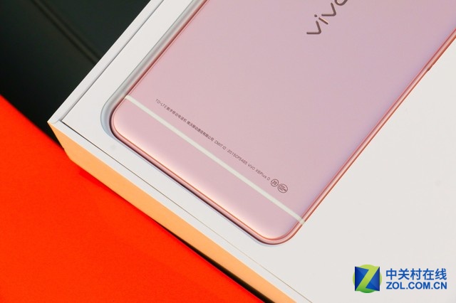 夠快!蘭博基尼載美女送vivo X6Plus