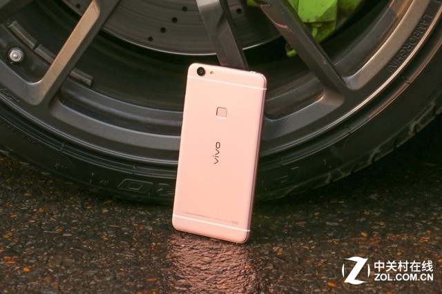 夠快!蘭博基尼載美女送vivo X6Plus