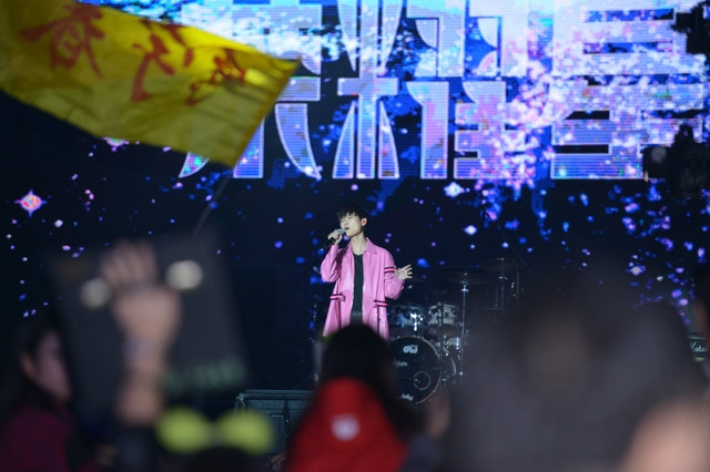 榮耀2周年慶典演唱會 李宇春嗨爆全場