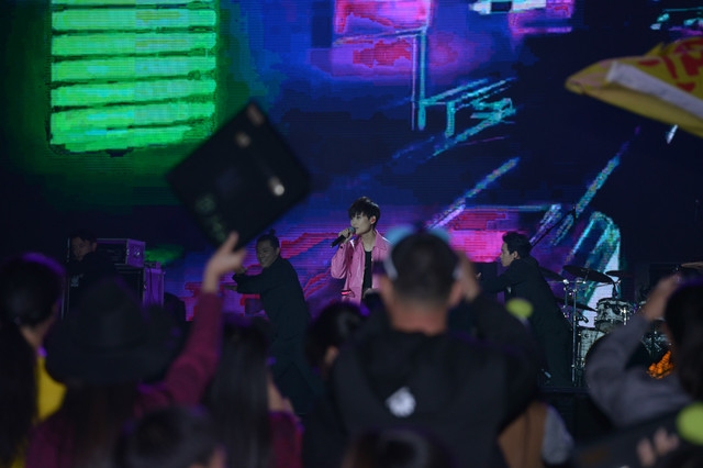 榮耀2周年慶典演唱會 李宇春嗨爆全場