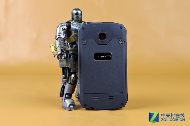 出門不拿充電寶 AGM MINI手機續(xù)航測試