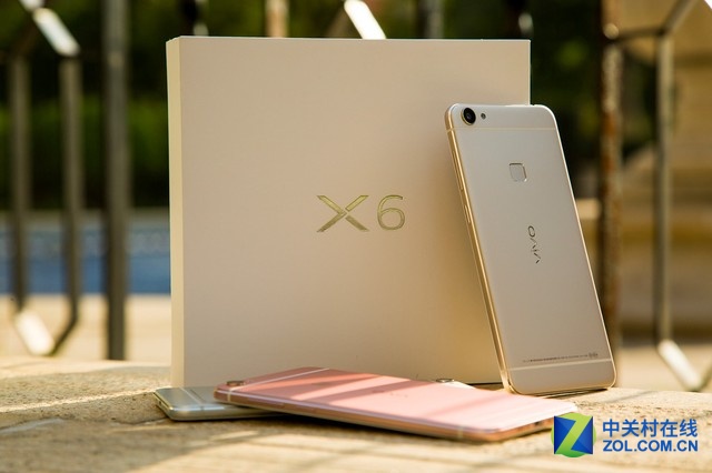 夠快才暢快vivo X6的信號帶僅有1.5mm，屬于行業領先水平，遠低于<a href=/mobile/iphone/ target=_blank class=infotextkey>iPhone</a>等產品的信號帶寬度，讓夠快才暢快vivo X6看起來更加美觀。