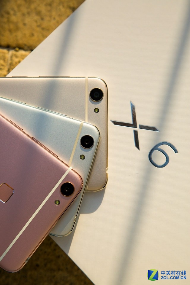 其指紋識別還采用Trustzone技術，將指紋信息存放在一個完全獨立、安全的硬件區域，保證安全，并以此為基礎研發了vivo獨有的TEE 可信賴支付環境，讓指紋支付變得更加安全，所以夠快才暢快vivo X6不僅僅支持支付寶指紋支付，還將是<a href=/mobile/android/ target=_blank class=infotextkey>安卓</a>平臺上全球首款支持微信指紋認證官方安全標準的智能手機。