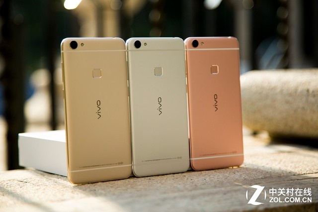 另外，夠快才暢快vivo X6同樣擁有PDAF相位對焦，對焦過程僅0.1秒，達到行業最快水平，并配備極速追焦、防拖影功能，讓夠快才暢快vivo X6的相機體驗同樣暢快無比。