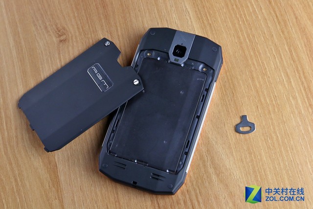 水土不“服” AGM A1三防旅行手機評測
