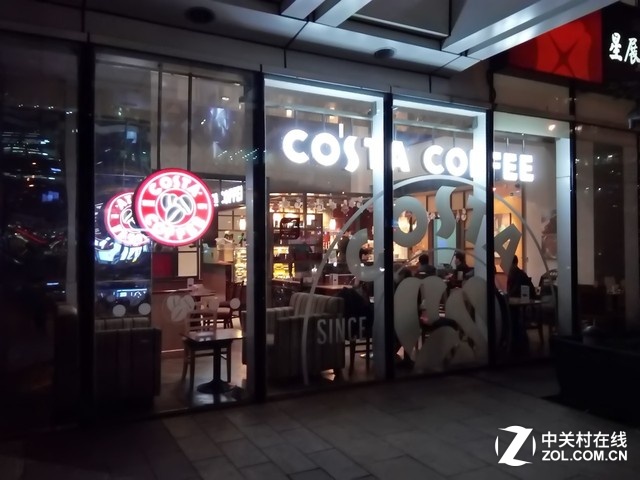 勞累了一天，坐下來喝杯咖啡提提神也是極好的。