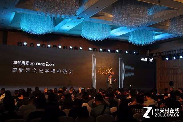 華碩鷹眼采用了獨特的潛望鏡設計,光學變焦也不會使鏡頭伸縮,因此機身比同類光變手機要薄4.5倍。