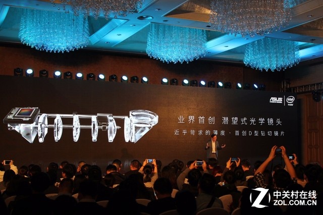 采用潛望鏡設計，既擁有光學變焦功能，同時又保證了機身纖薄。